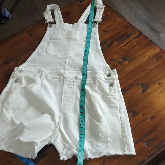 Entro Distressed White Denim Overall Shorts - Picture 12 of 12